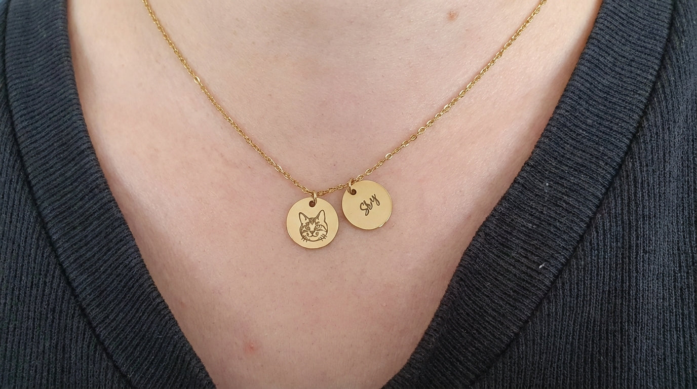 Naszyjnik z portretem pupila i imieniem